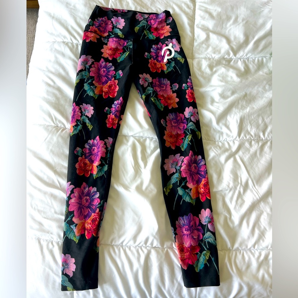 Peloton ‘Mother’s Day’ themed leggings. Floral.